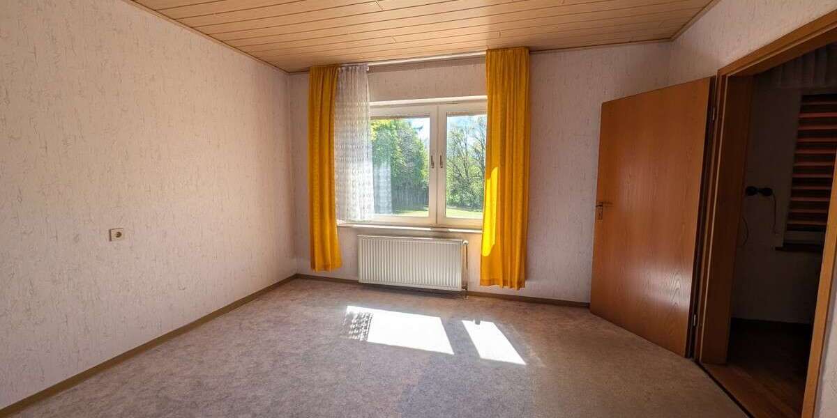 Großes Grundstück in Hüllhorst: Einfamilienhaus mit Potenzial zur Neugestaltung - Einfamilienhaus Hüllhorst | Angebot:27254362