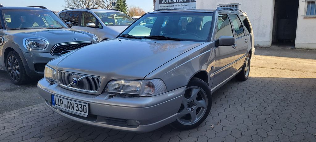 Volvo V70 219.600 km 9.500 &euro; Lemgo 32657