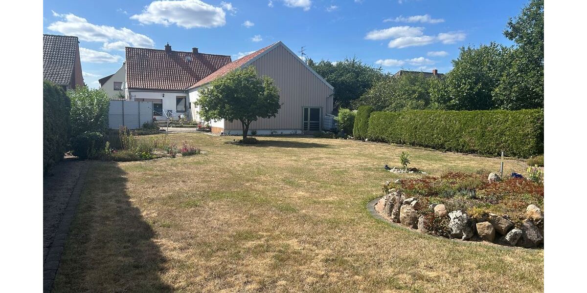 Gepflegte Immobilie mit großzügigen Nebenflächen, Garten und Ausbaureserve - Einfamilienhaus Uchte | Angebot:27323567
