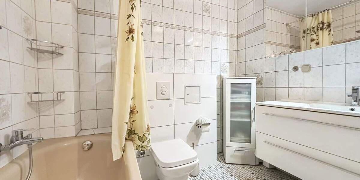 Etagenwohnung Herford Innenstadt - 4 Zimmer, 97 m&sup2;, 170.000&euro; | Angebot:25685772