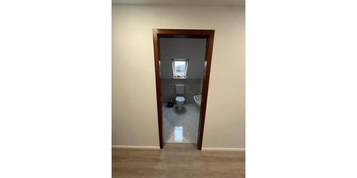 Dachgeschoßwohnung Dörentrup - 2.5 Zimmer, 68 m&sup2;, 460&euro; | Angebot:25054979