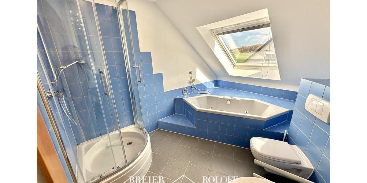 Dachgeschoßwohnung Bückeburg - 3.5 Zimmer, 140 m&sup2;, 1.190&euro; | Angebot:26235138