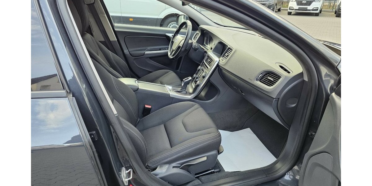 Volvo V60 D3 Linje Business NAVI AHK AUS 2.HAND 243.840 km 9.990 &euro; Löhne 32584