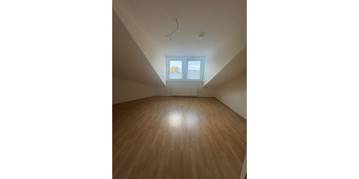 Dachgeschoßwohnung Lübbecke - 3 Zimmer, 100 m&sup2;, 800&euro; | Angebot:25256410