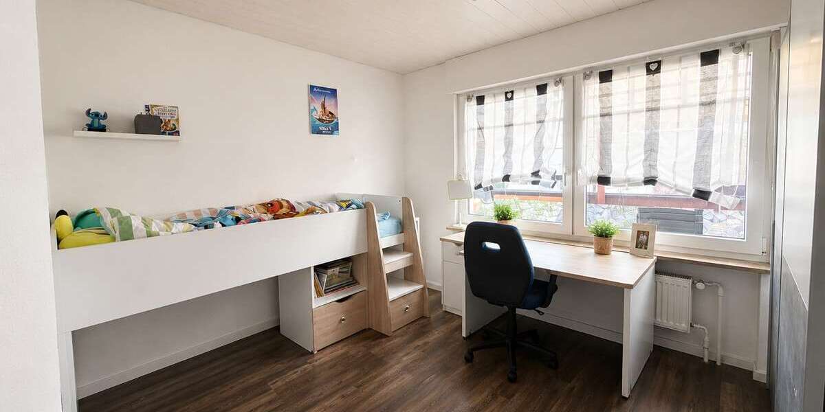 Großzügiges Zweifamilienhaus mit Einliegerwohnung und neuer Heizung - Mehrfamilienhaus, Wohnhaus Hüllhorst | Angebot:27254380