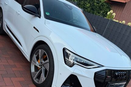 Audi Q8 e-tron 32.700 km 38.900 &euro; Petershagen 32469