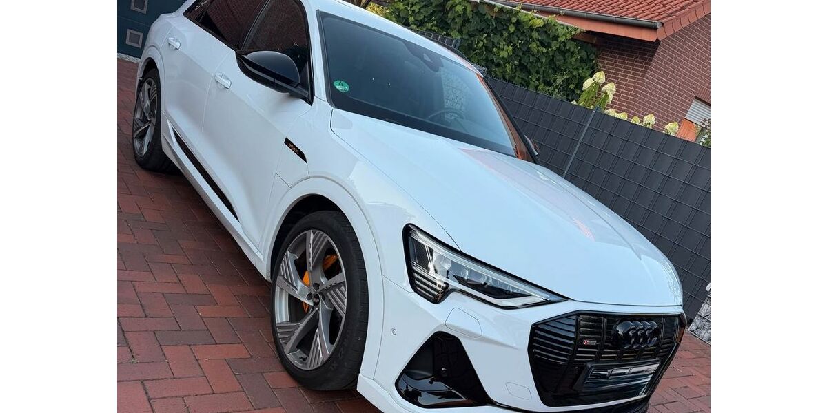 Audi Q8 e-tron 32.700 km 38.900 &euro; Petershagen 32469
