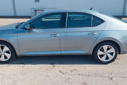 Skoda Superb 172.000 km 10.900 &euro; Extertal 32699
