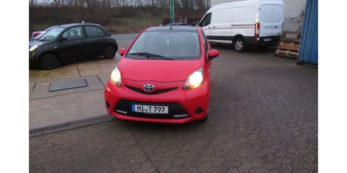 Toyota Aygo 28.600 km 5.900 &euro; Minden 32423