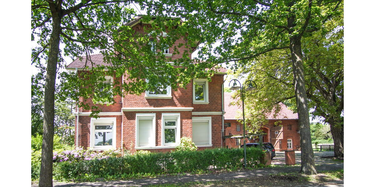 Wunderschönes Herrenhaus mit großer, für die Gastronomie umgebauter Scheune in idyllischer Lage - Einfamilienhaus Petershagen OT Schlüsselburg Schlüsselburg | Angebot:12215970