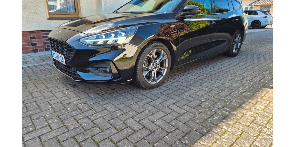 Ford Focus 90.000 km 14.999 &euro; Minden 32425