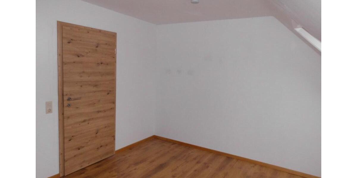 Dachgeschoßwohnung Rodenberg - 3 Zimmer, 80 m&sup2;, 500&euro; | Angebot:25613332