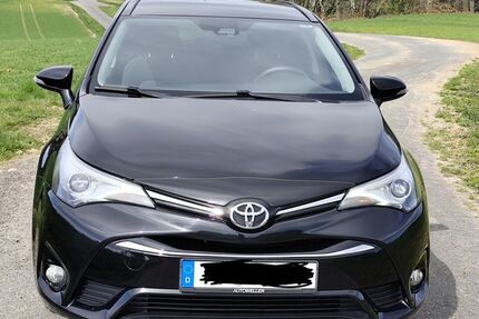 Toyota Avensis 162.000 km 11.800 &euro; Vlotho 32602