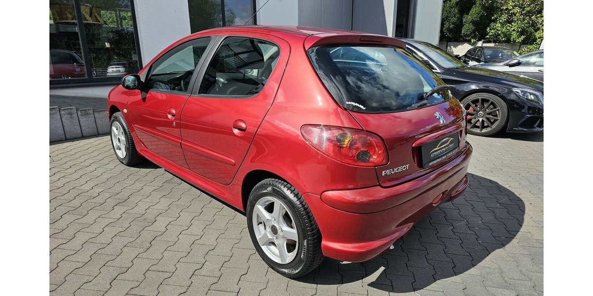 Peugeot 206 XT KLIMA AUS 2.HAND 178.000 km 2.490 &euro; Löhne 32584