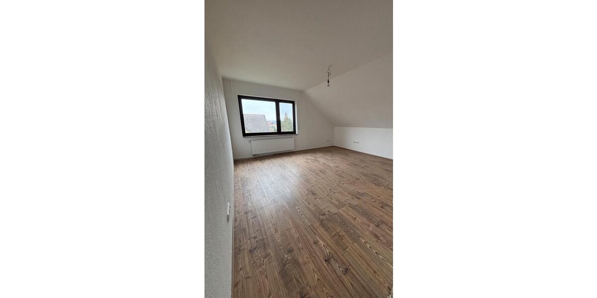 Dachgeschoßwohnung Vlotho - 3 Zimmer, 110 m&sup2;, 900&euro; | Angebot:25633246