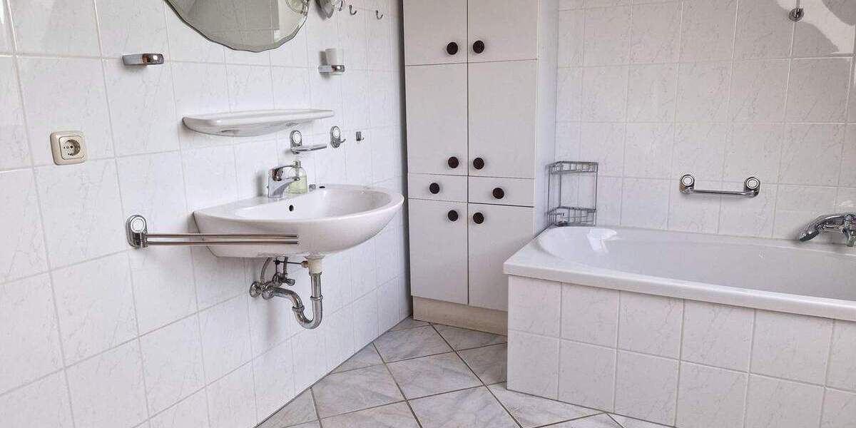 Einfamilienhaus Porta Westfalica Eisbergen - 8 Zimmer, 190 m&sup2;, 249.000&euro; | Angebot:25797141