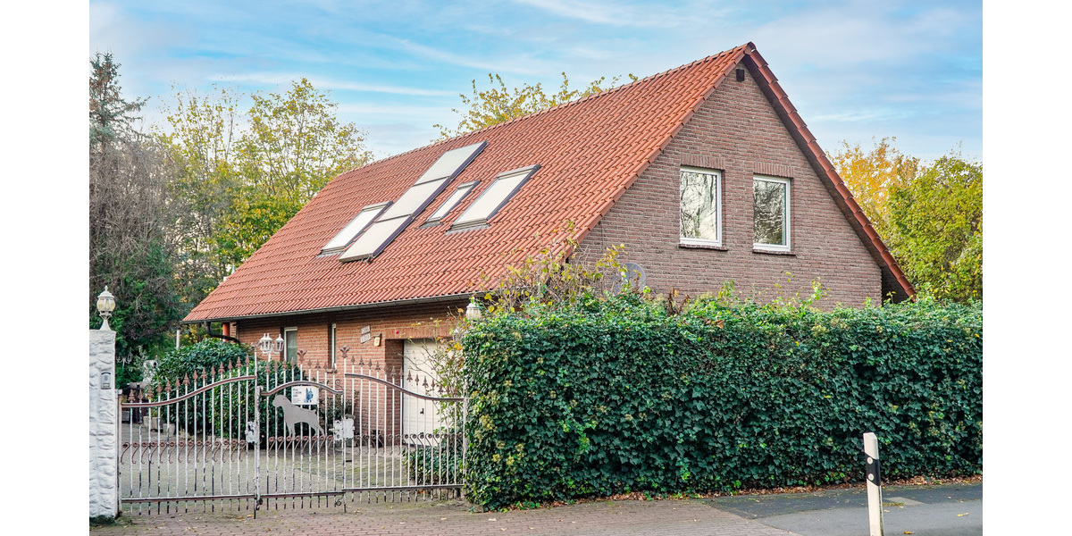 Gemütliches Einfamilienhaus mit Kamin, Doppelgarage und Erweiterungspotenzial - Einfamilienhaus Porta Westfalica | Angebot:19439640