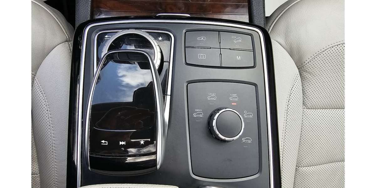 Mercedes-Benz GLE 350 d 4M AMG Line Night 360° LED AHK PANO. 136.546 km 37.990 &euro; Löhne 32584