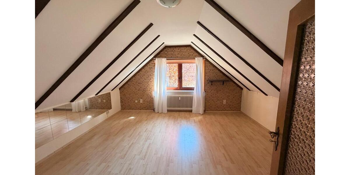 Dachgeschoßwohnung Porta Westfalica - 5 Zimmer, 133 m&sup2;, 1.650&euro; | Angebot:26380578