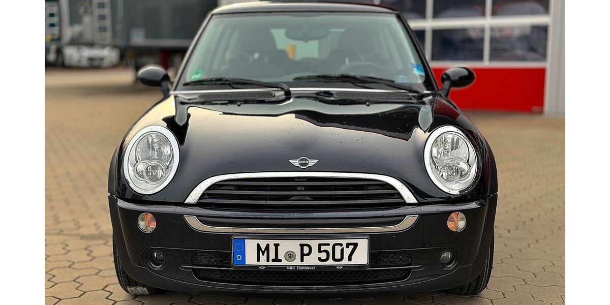 Mini ONE 64.991 km 7.649 &euro; Minden 32425