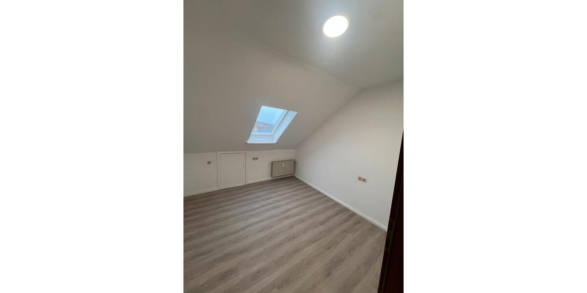 Dachgeschoßwohnung Dörentrup - 2.5 Zimmer, 68 m&sup2;, 460&euro; | Angebot:25054979