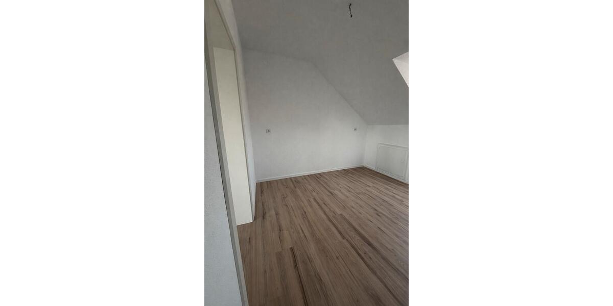 Dachgeschoßwohnung Bad Salzuflen Ehrsen-Breden - 3 Zimmer, 74 m&sup2;, 740&euro; | Angebot:25855881