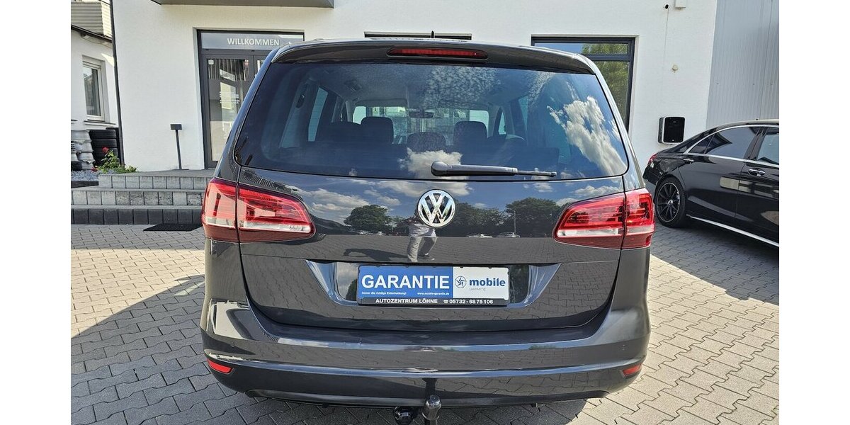 VW Sharan 2.0 TDI Comfortline NAVI AHK 7-Sitzer 101.405 km 22.990 &euro; Löhne 32584