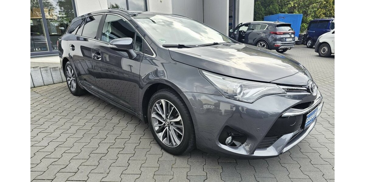 Toyota Avensis 1.8 VVT-i Edition-S NAVI RFK AUS 1.HAND 56.350 km 19.990 &euro; Löhne 32584