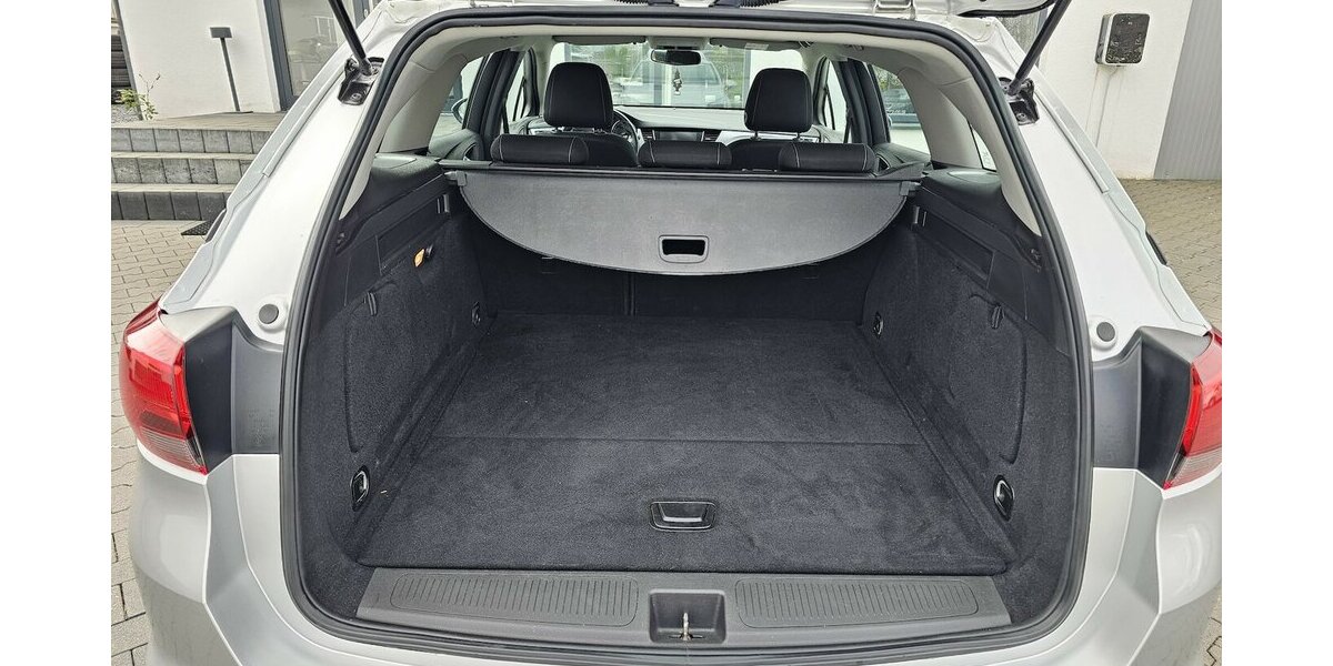 Opel Astra Sports Tourer NAVI AUS 2.HAND PDC 210.120 km 5.990 &euro; Löhne 32584