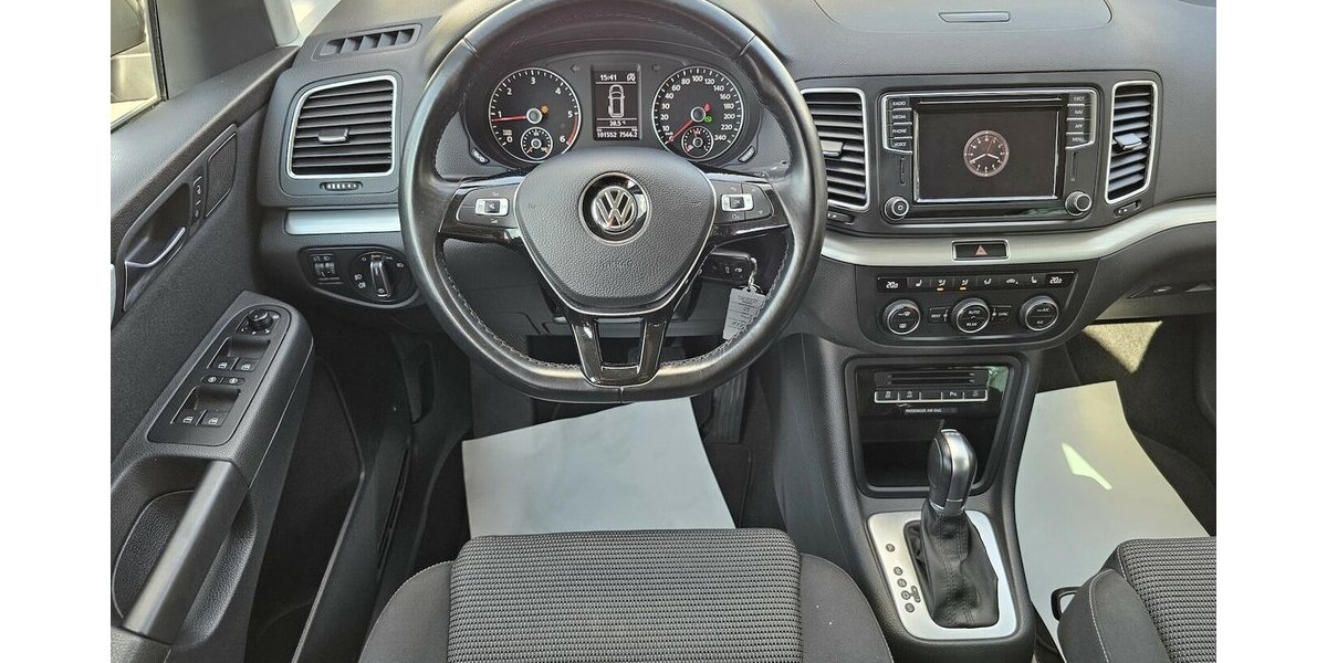 VW Sharan 2.0 TDI Comfortline NAVI AHK 7-Sitzer 101.405 km 22.990 &euro; Löhne 32584