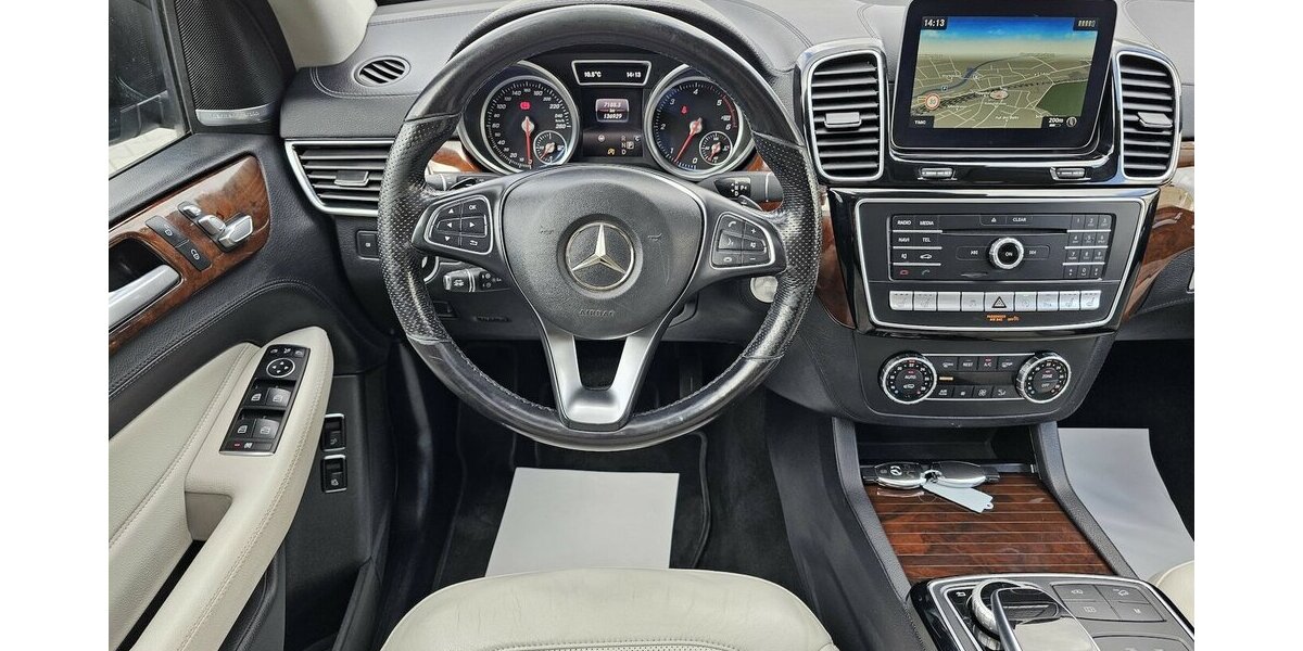 Mercedes-Benz GLE 350 d 4M AMG Line Night 360° LED AHK PANO. 136.546 km 37.990 &euro; Löhne 32584