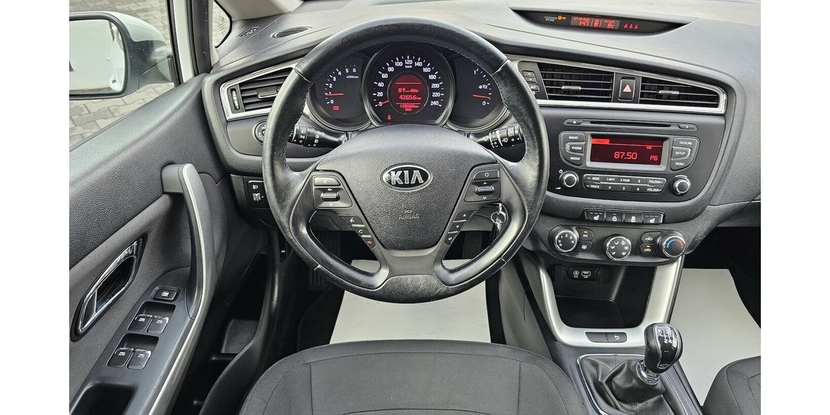 Kia cee´d 1.6 CRDI Edition 7 AHK KLIMA AUS 2.HAND 128.056 km 8.990 &euro; Löhne 32584