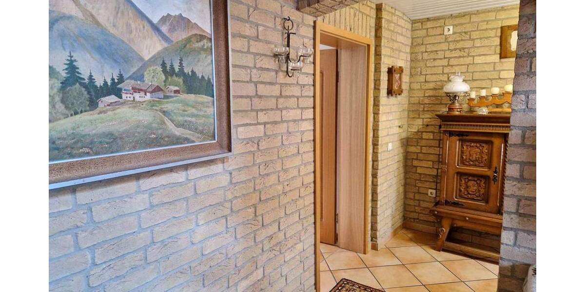 Einfamilienhaus Porta Westfalica Eisbergen - 8 Zimmer, 190 m&sup2;, 249.000&euro; | Angebot:25797141