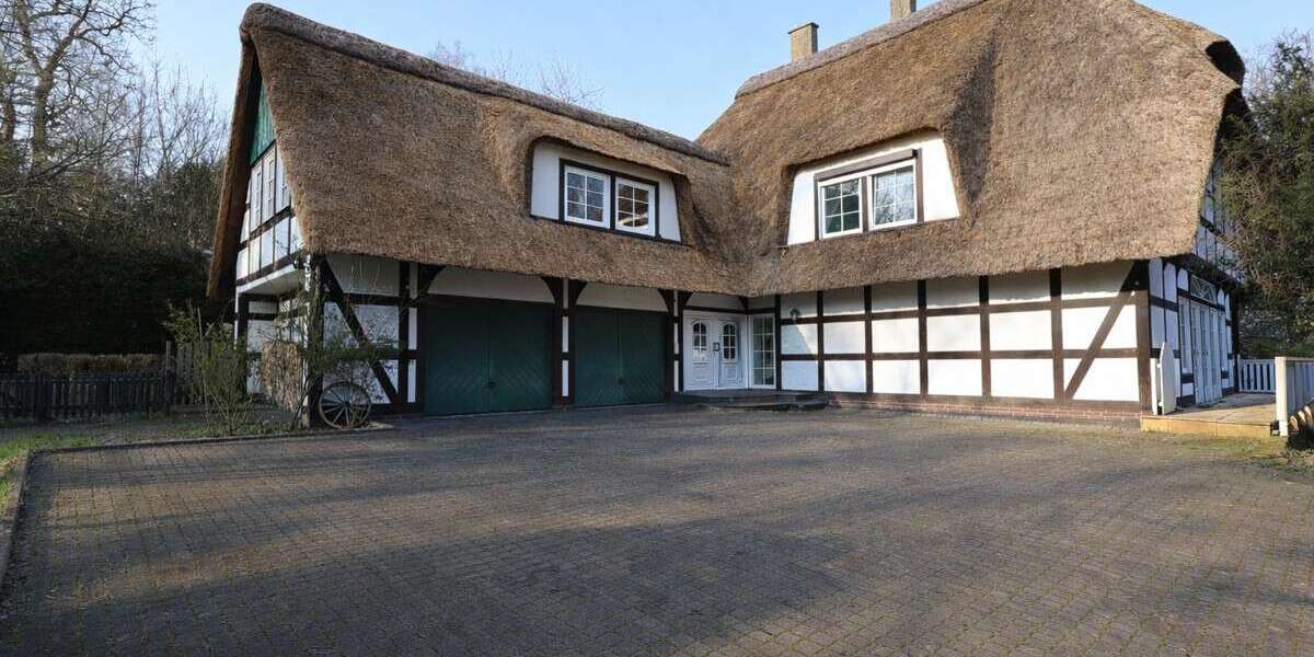 Exklusive Villa mit Wellnessbereich, Pool & großem Grundstück (inkl. Renovierung und neuem Dach) - Villa Hüllhorst | Angebot:27308745
