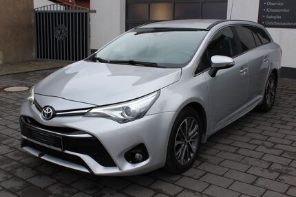 Toyota Avensis 118.000 km 12.990 &euro; Obernkirchen/Vehlen (B65) 31683