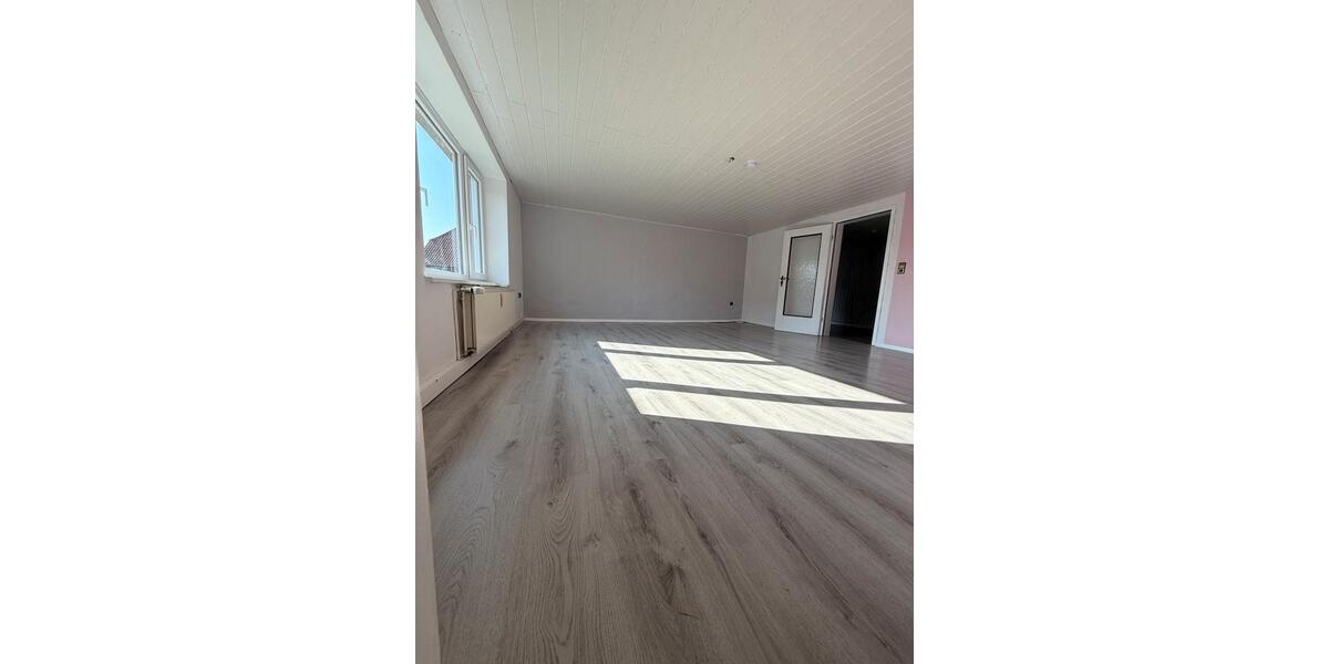 Dachgeschoßwohnung Stadthagen - 4 Zimmer, 110 m&sup2;, 600&euro; | Angebot:25450557