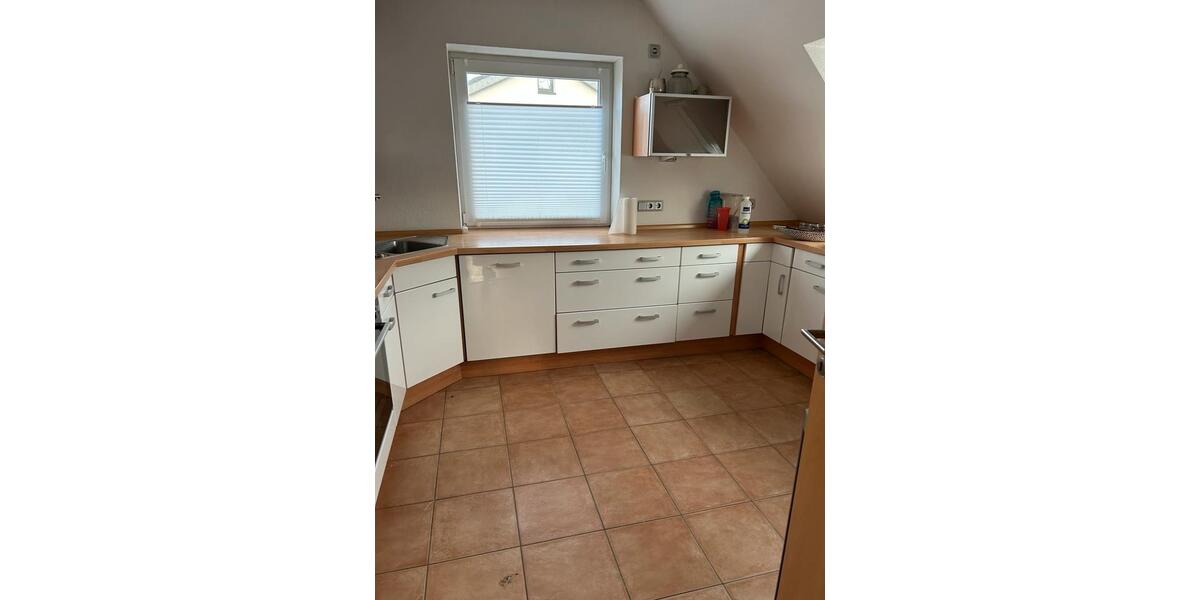 Etagenwohnung Enger - 4 Zimmer, 150 m&sup2;, 1.300&euro; | Angebot:26022700