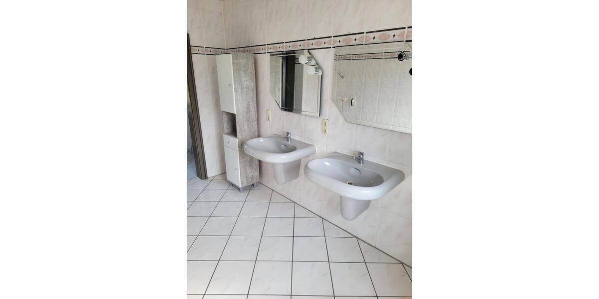 Maisonettenwohnung Herford Falkendiek - 4 Zimmer, 168 m&sup2;, 1.200&euro; | Angebot:24671259