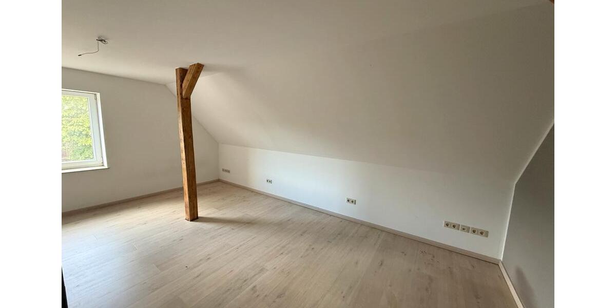 Mehrfamilienhaus, Wohnhaus Hüllhorst - 8 Zimmer, 244 m&sup2;, 1.990&euro; | Angebot:26533419