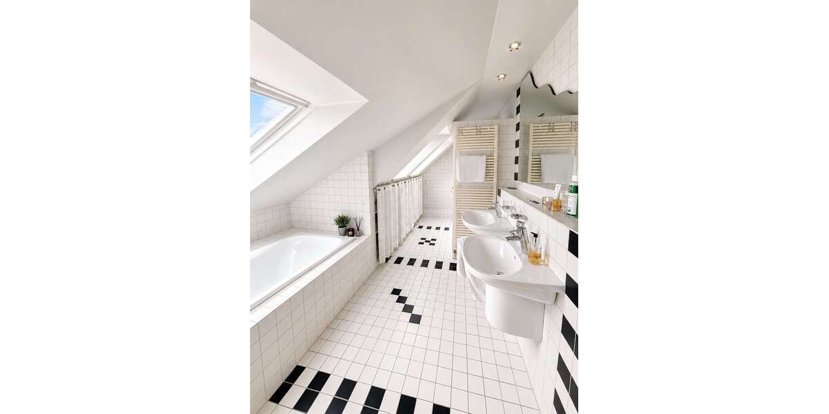 Charakterimmobilie mit Einliegerwohnung auf außergewöhnlichem Naturgrundstück - Mehrfamilienhaus, Wohnhaus Hüllhorst | Angebot:27254352