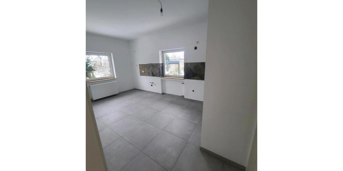 Einfamilienhaus Lemgo - 3 Zimmer, 135 m&sup2;, 1.700&euro; | Angebot:24284339