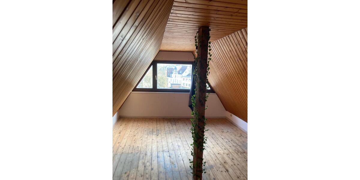 Dachgeschoßwohnung Herford - 4 Zimmer, 99 m&sup2;, 700&euro; | Angebot:25961261