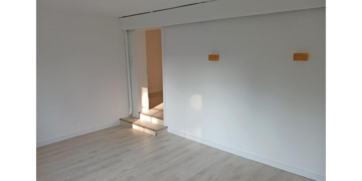 Etagenwohnung Rinteln - 4 Zimmer, 102 m&sup2;, 975&euro; | Angebot:25989536