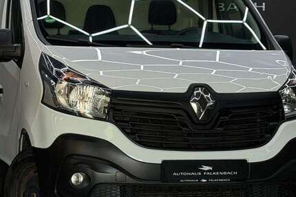 Renault Trafic 258.000 km 7.700 &euro; Löhne 32584