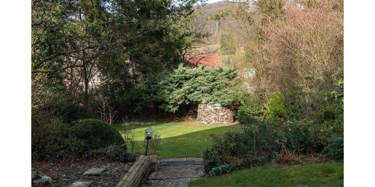 Einfamilienhaus Vlotho - 7 Zimmer, 165 m&sup2;, 175.000&euro; | Angebot:25716921