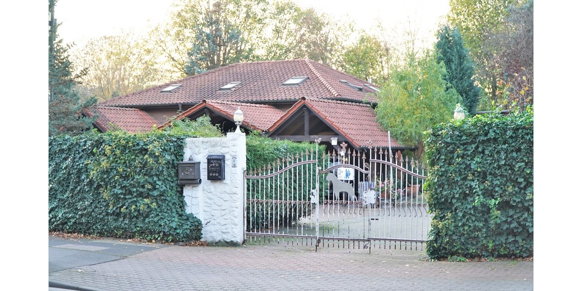 Stilvoller Bungalow mit Charme – Garage, Carport und Pool inklusive - Bungalow Porta Westfalica | Angebot:20088705