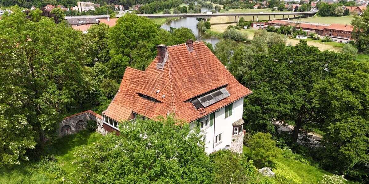 Denkmalgeschützte Fabrikantenvilla an der Weser – Parkgrundstück mit drei zusätzlichen Bauplätzen - Villa Vlotho | Angebot:27254373