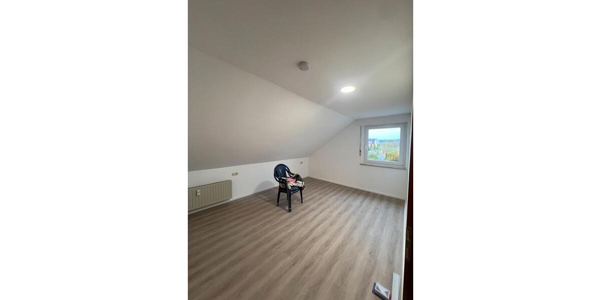 Dachgeschoßwohnung Dörentrup - 2.5 Zimmer, 68 m&sup2;, 460&euro; | Angebot:25054979