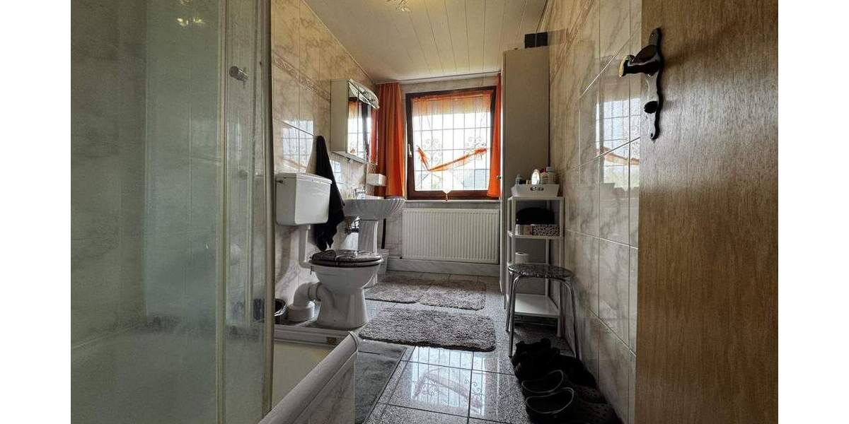 Einfamilienhaus Lübbecke - 9 Zimmer, 250 m&sup2;, 469.000&euro; | Angebot:25694938