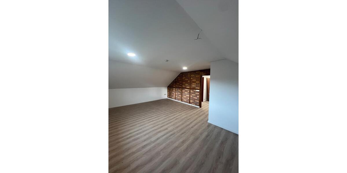 Dachgeschoßwohnung Dörentrup - 2.5 Zimmer, 68 m&sup2;, 460&euro; | Angebot:25054979